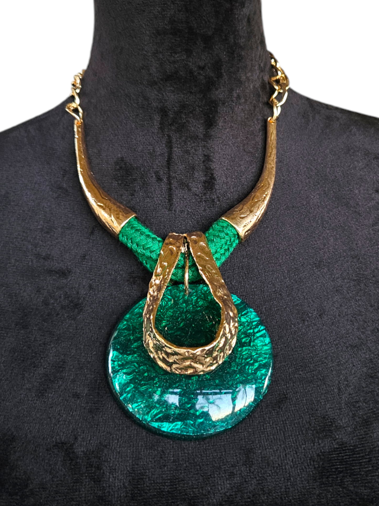 Green retro chunky necklace