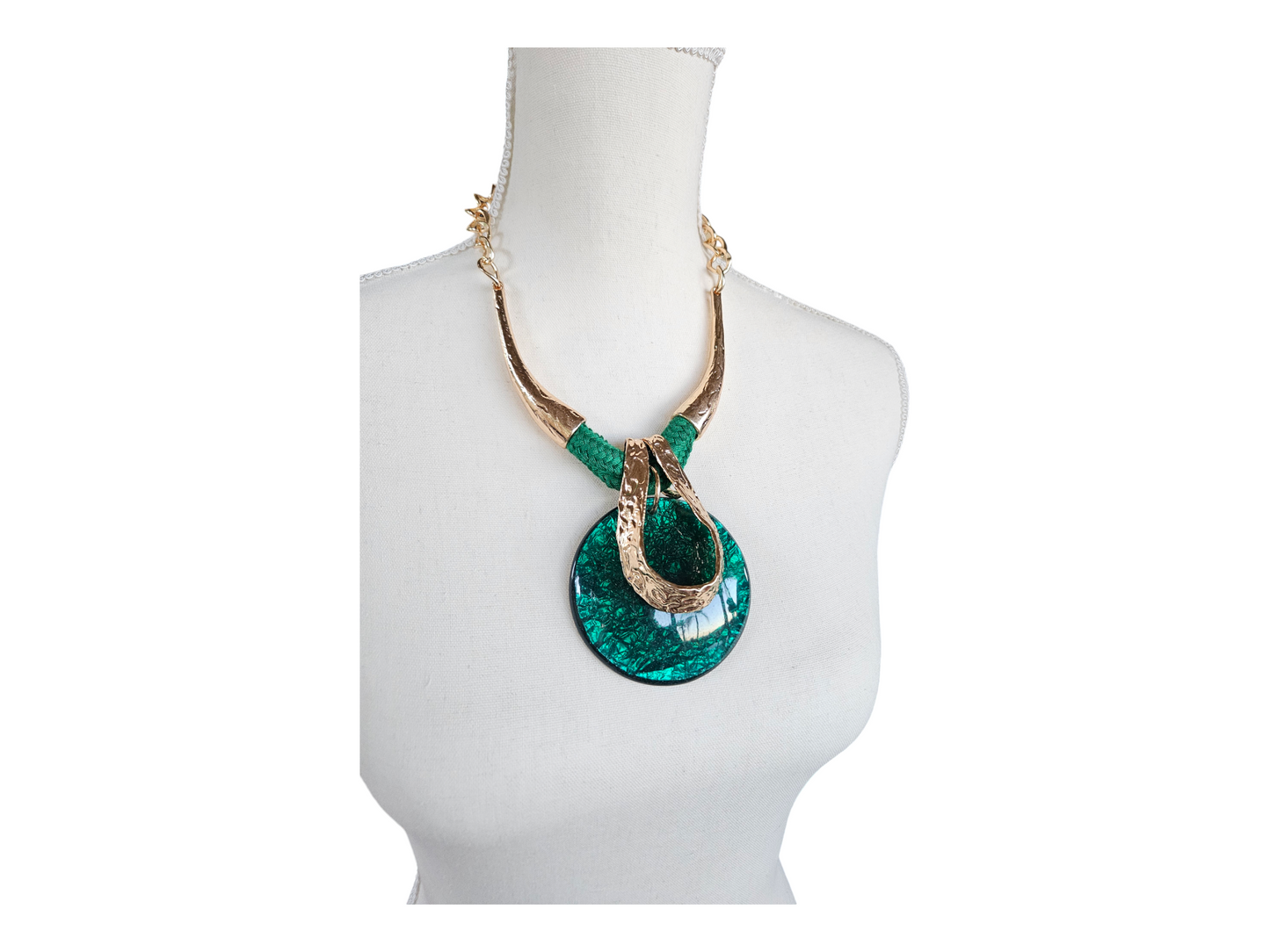 Green retro chunky necklace