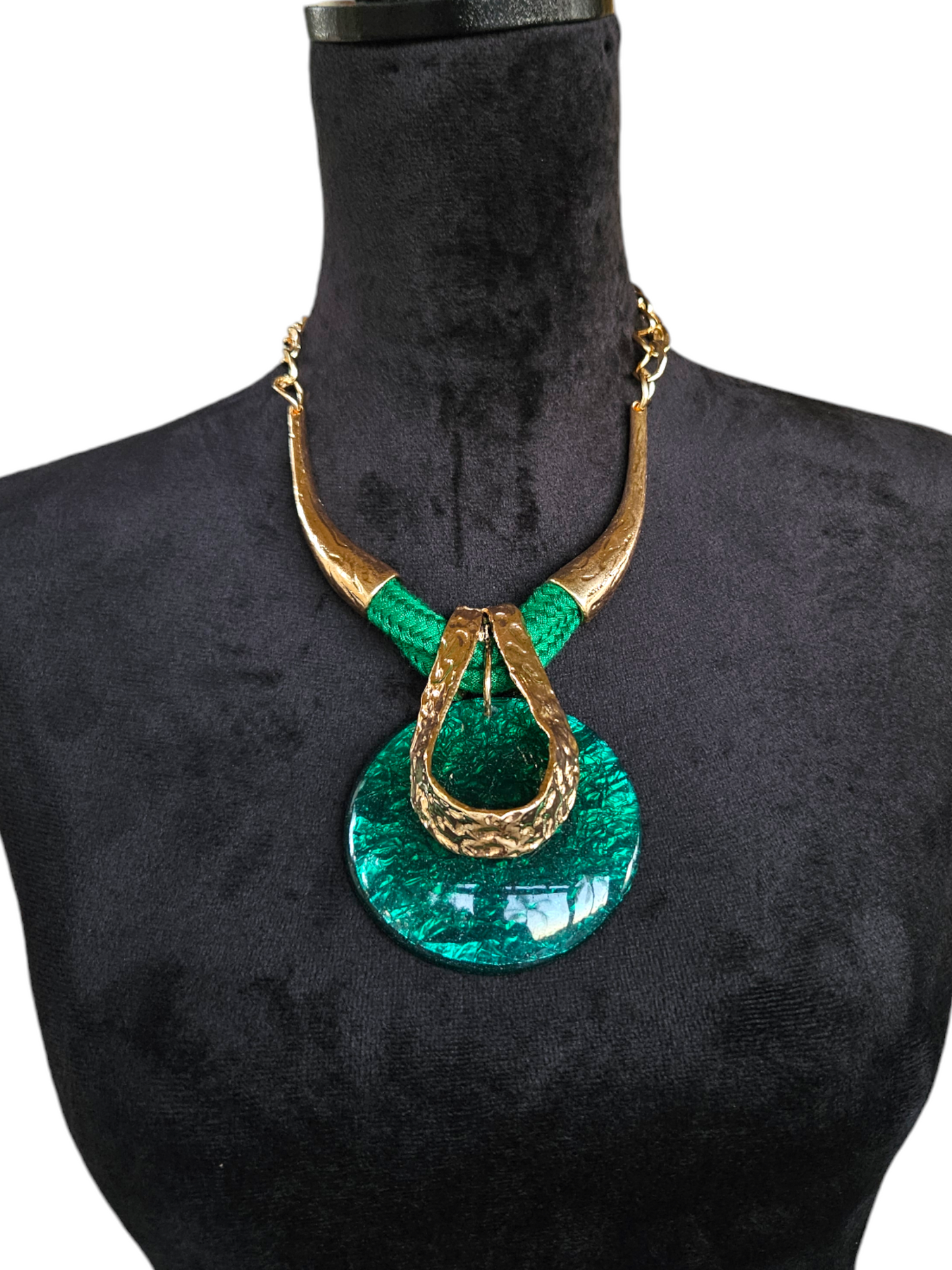 Green retro chunky necklace