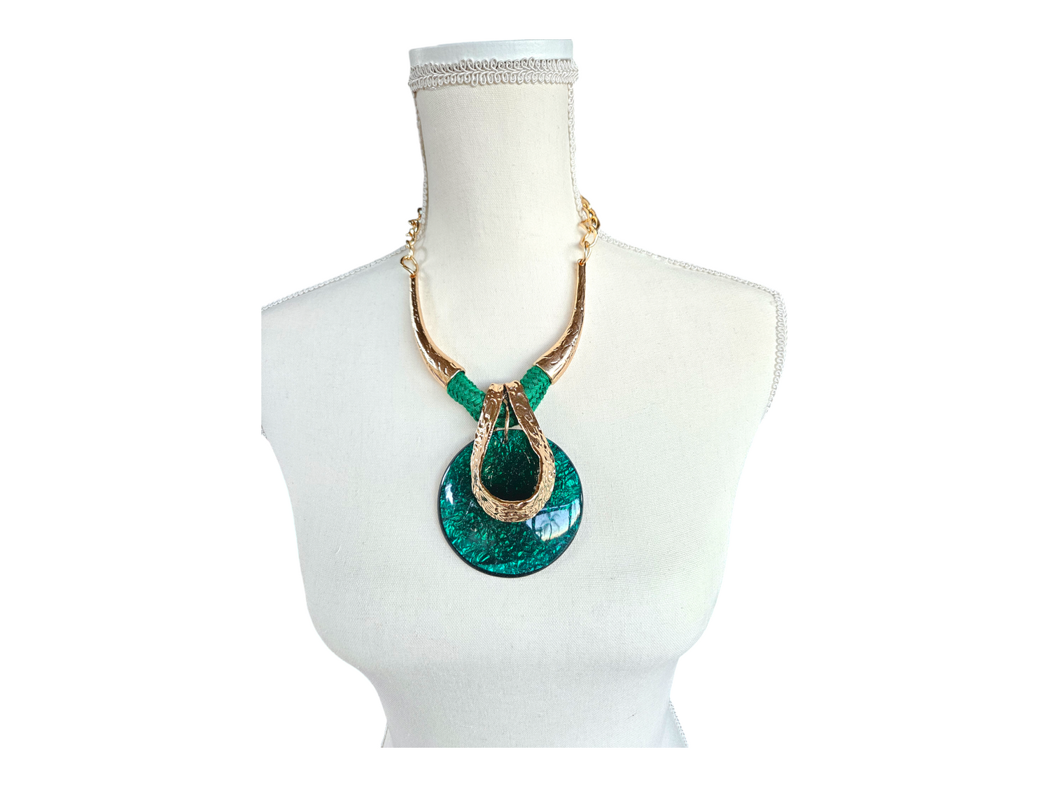 Green retro chunky necklace